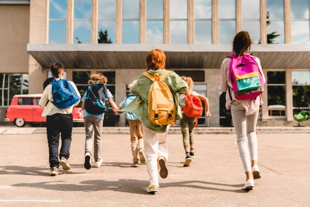 memilih sekolah anak, parenting ibu muda, lingkungan sekolah sehat, circle anak di sekolah, cara memilih sekolah dasar, tips orang tua memilih sekolah, pendidikan karakter, sekolah anak yang baik, pendidikan anak usia dini, circle pertemanan anak
